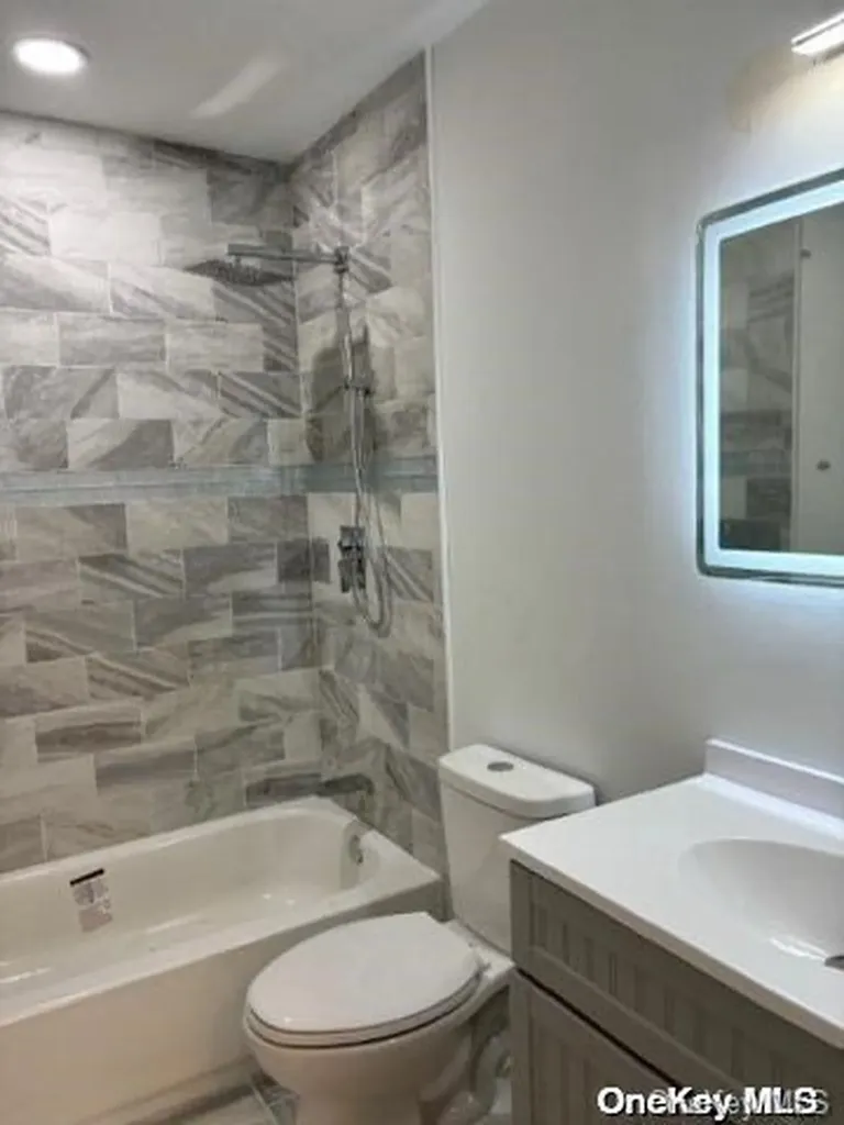 15 Oceanview Boulevard Manorville NY 11949