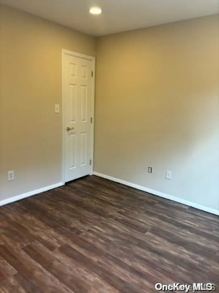 15 Oceanview Boulevard Manorville NY 11949