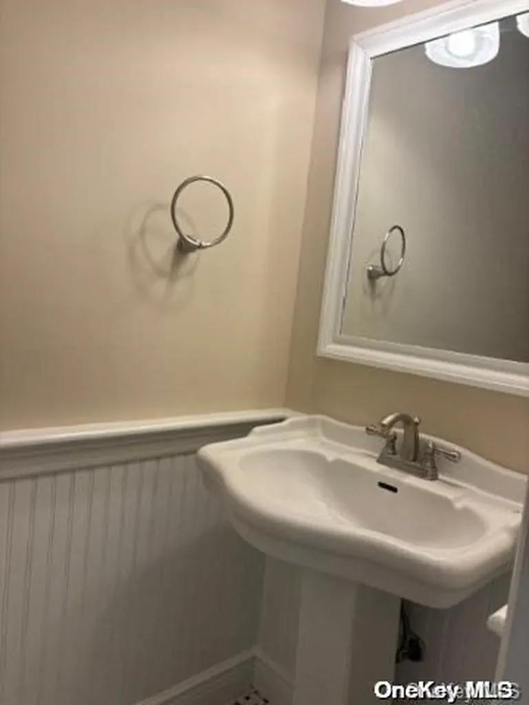 15 Oceanview Boulevard Manorville NY 11949