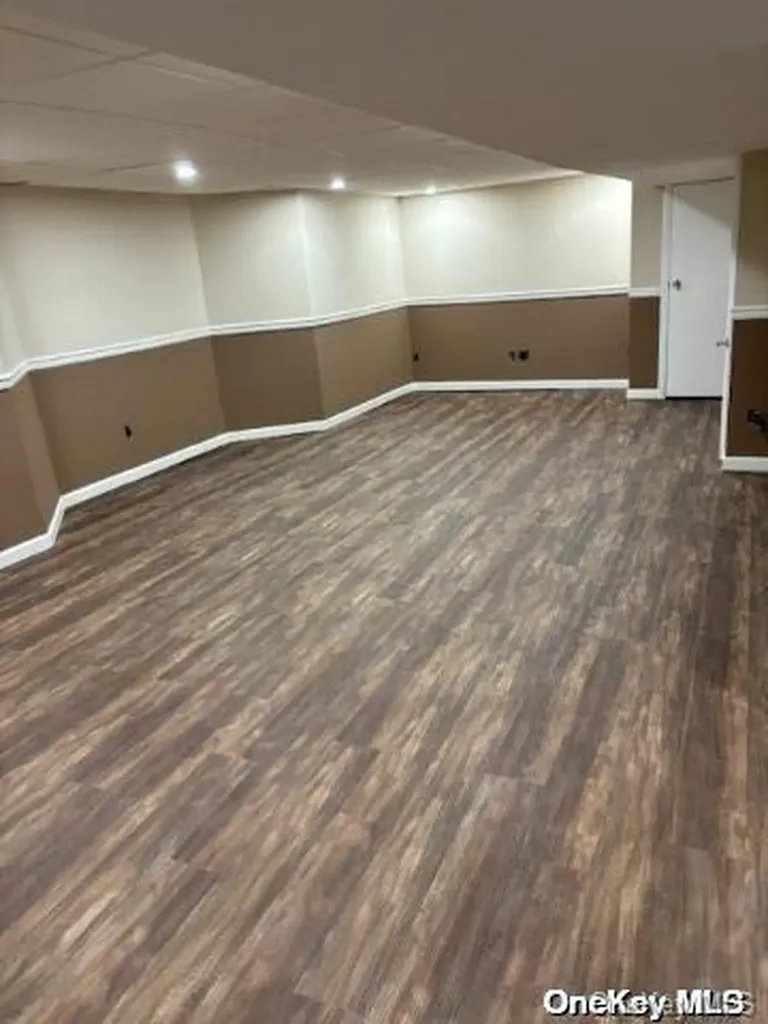 15 Oceanview Boulevard Manorville NY 11949