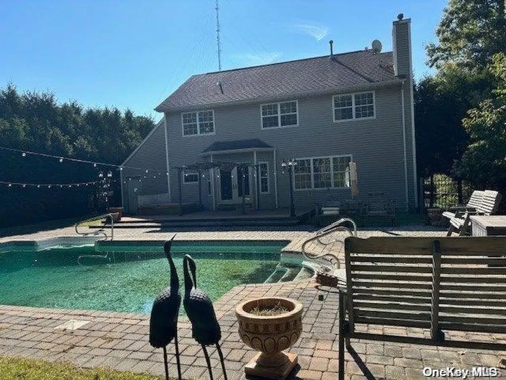 15 Oceanview Boulevard Manorville NY 11949