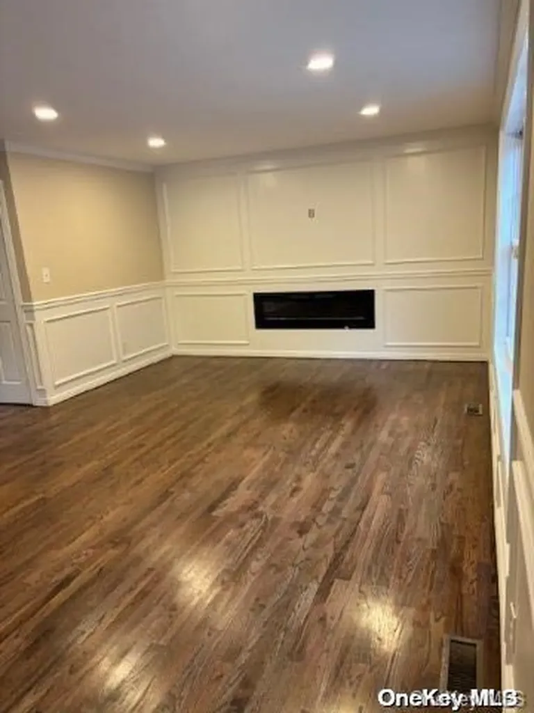 15 Oceanview Boulevard Manorville NY 11949