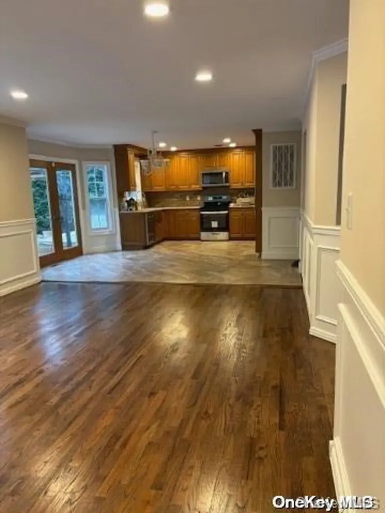 15 Oceanview Boulevard Manorville NY 11949