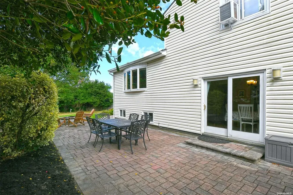 20 Mueller Drive Selden NY 11784