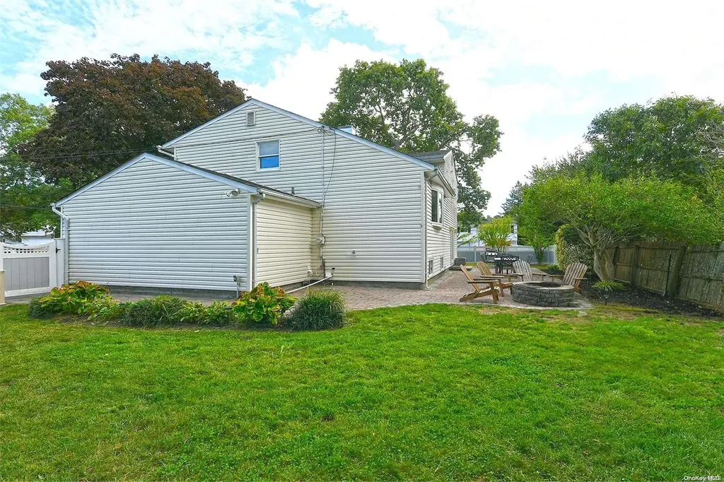 20 Mueller Drive Selden NY 11784