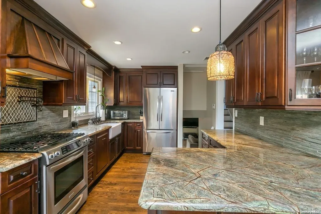 5 Audley Circle Plainview NY 11803