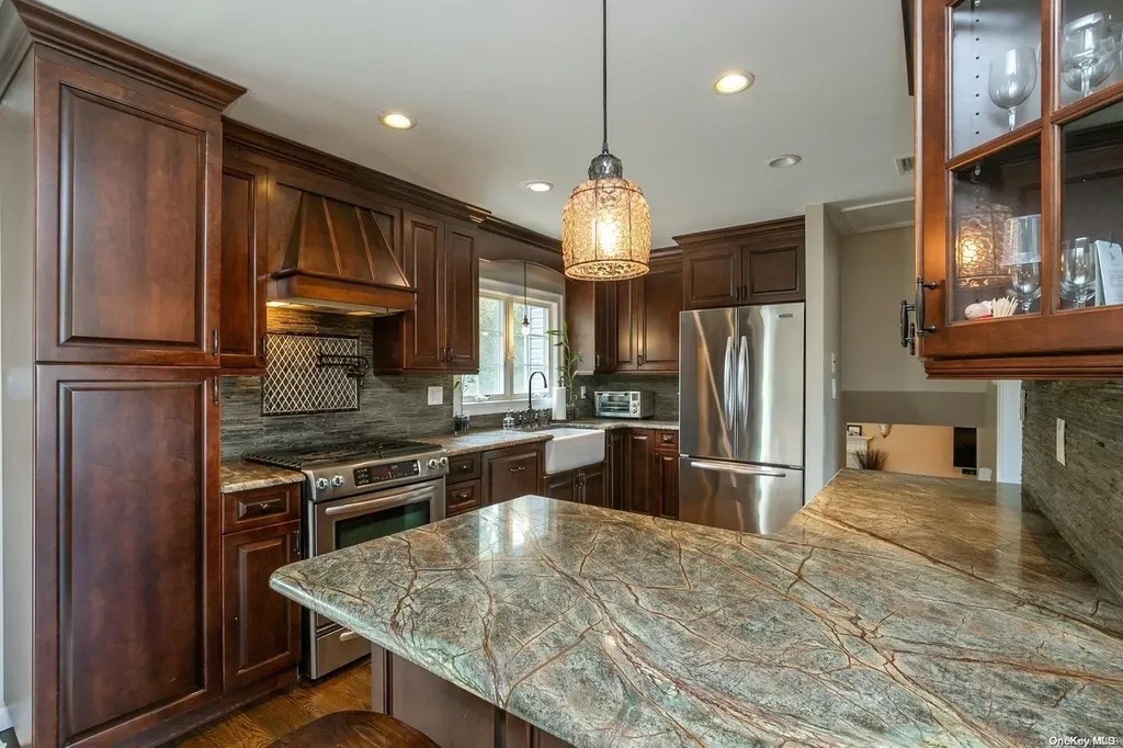 5 Audley Circle Plainview NY 11803
