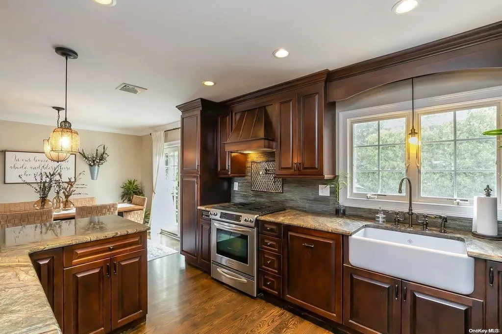 5 Audley Circle Plainview NY 11803