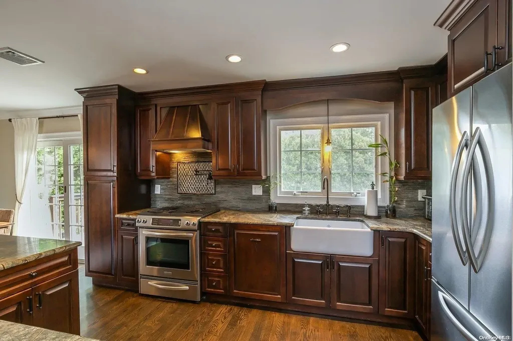 5 Audley Circle Plainview NY 11803
