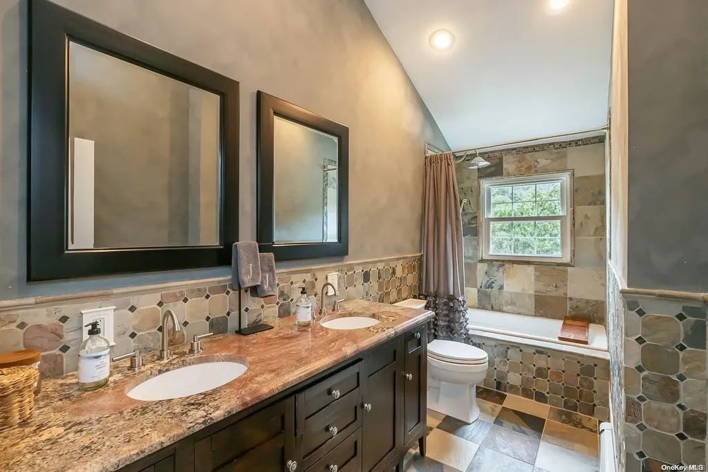 5 Audley Circle Plainview NY 11803