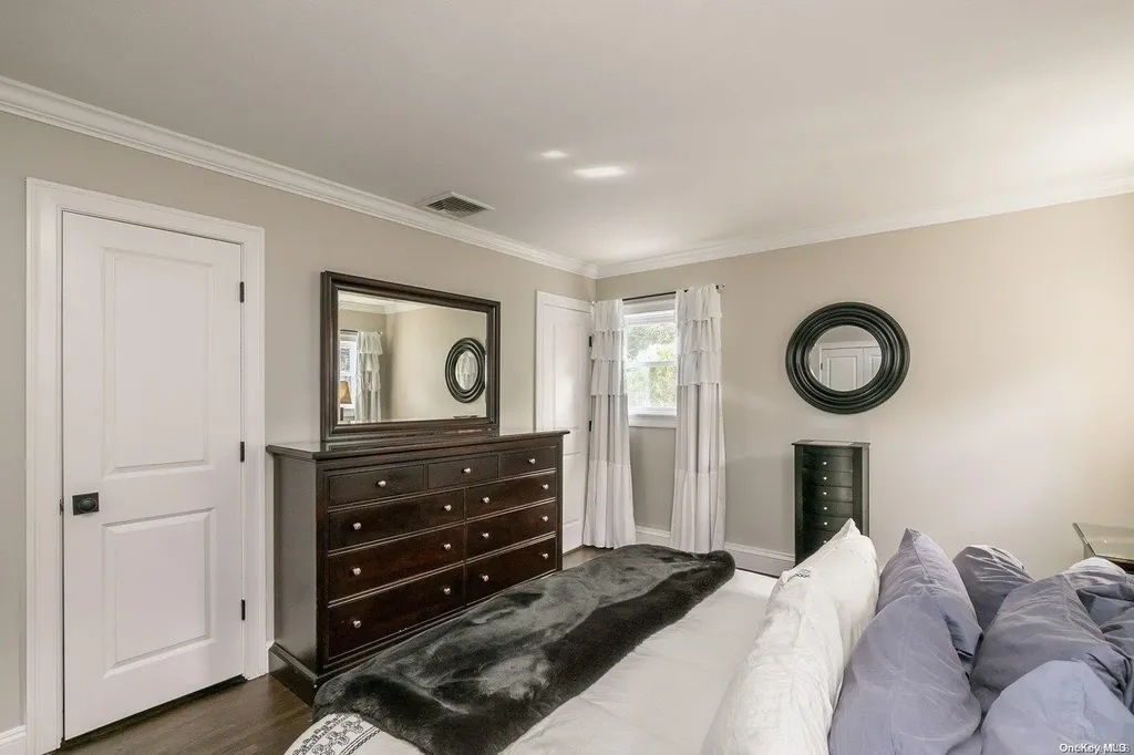 5 Audley Circle Plainview NY 11803