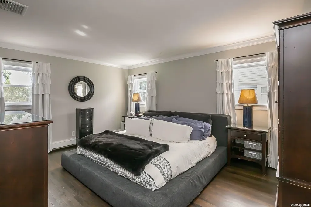 5 Audley Circle Plainview NY 11803
