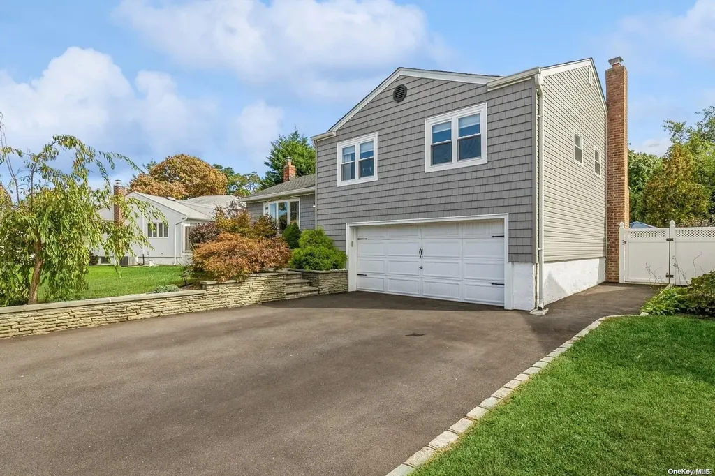 5 Audley Circle Plainview NY 11803