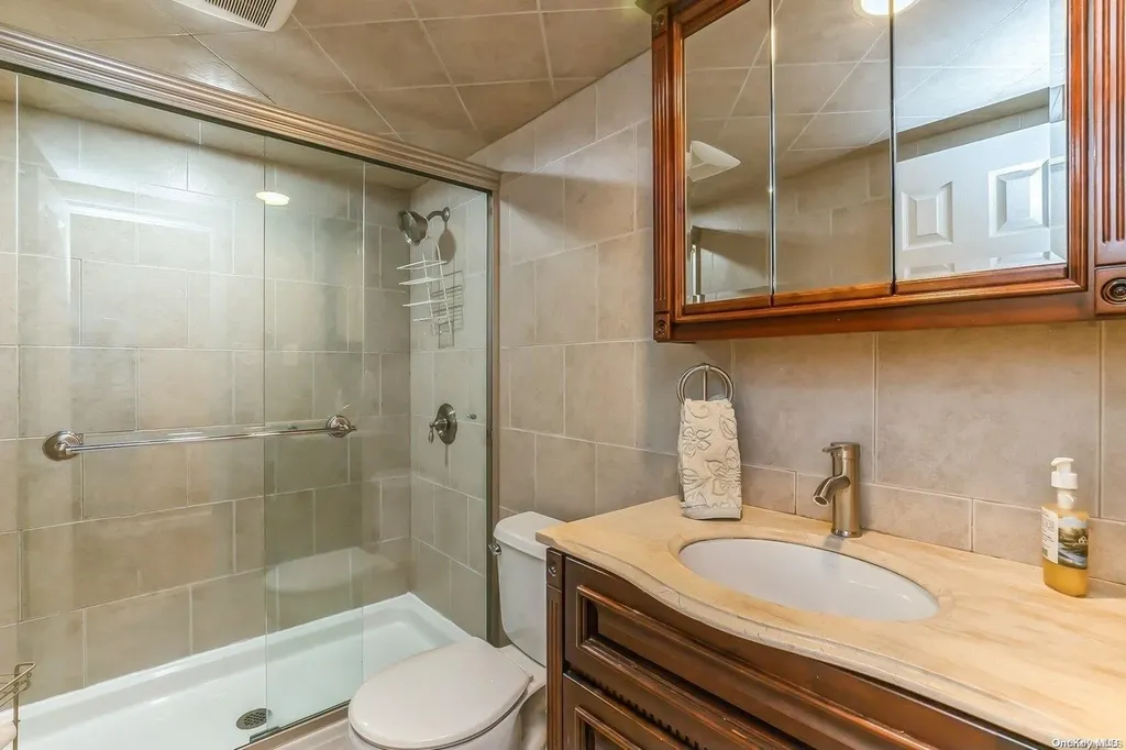 5 Audley Circle Plainview NY 11803