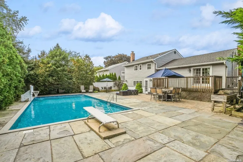 5 Audley Circle Plainview NY 11803