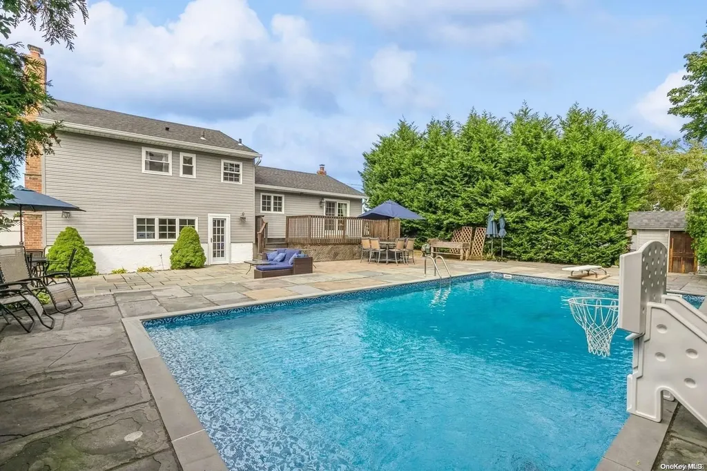 5 Audley Circle Plainview NY 11803