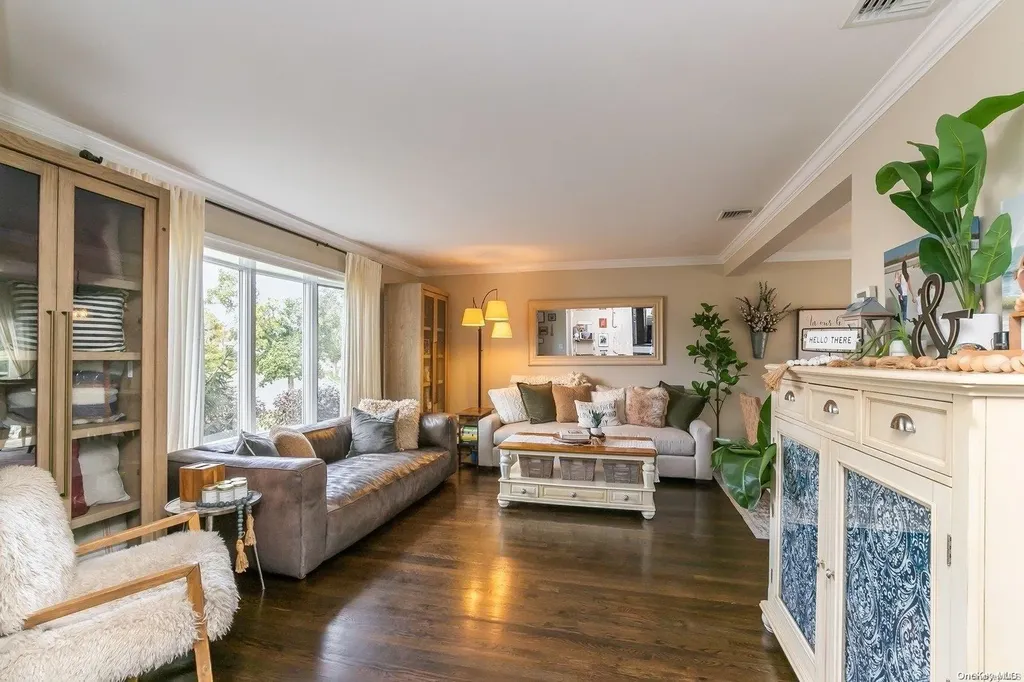 5 Audley Circle Plainview NY 11803