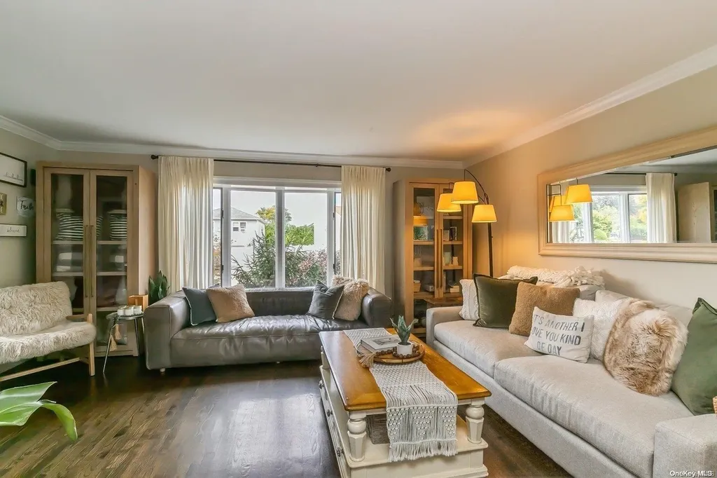 5 Audley Circle Plainview NY 11803