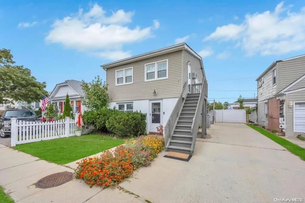 185 Quebec Road Island Park NY 11558