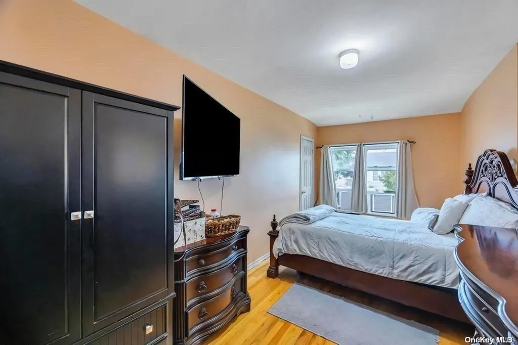 185 Quebec Road Island Park NY 11558