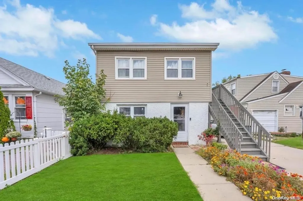 185 Quebec Road Island Park NY 11558
