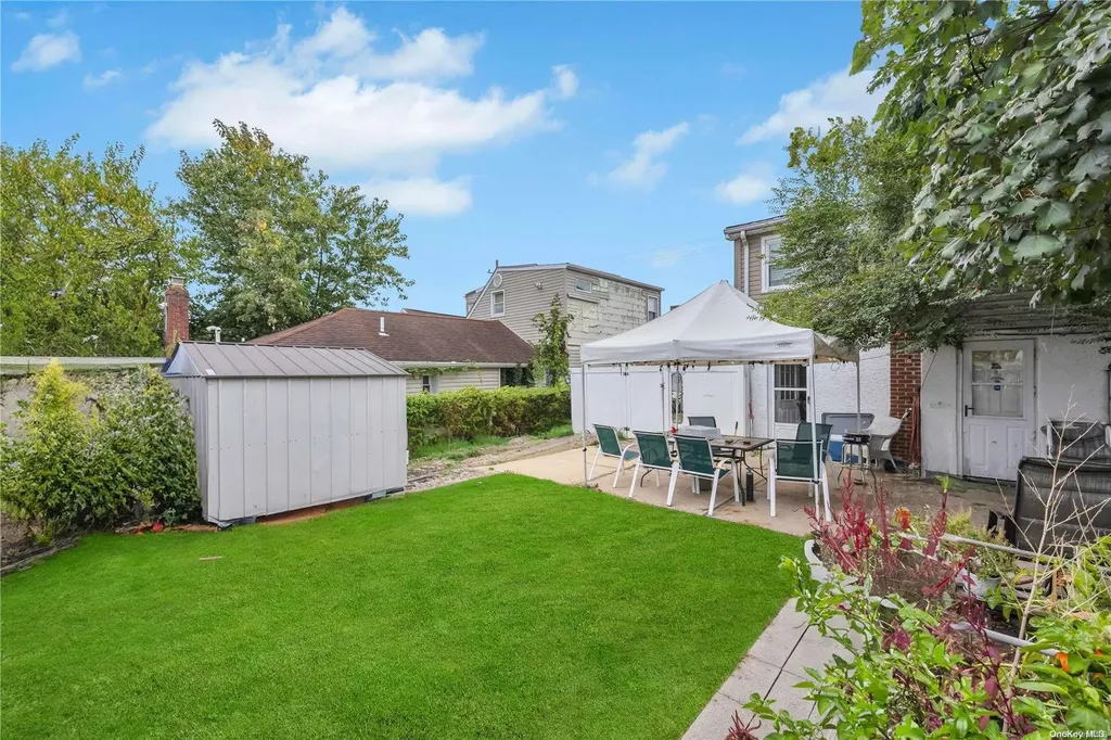 185 Quebec Road Island Park NY 11558