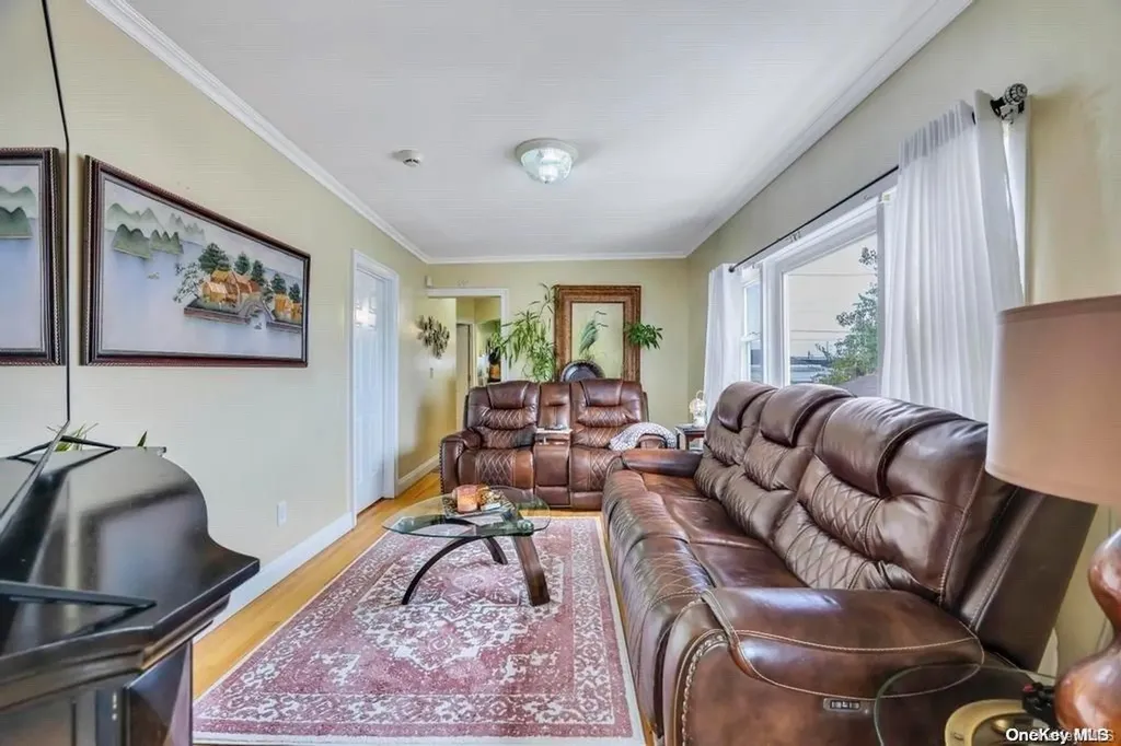 185 Quebec Road Island Park NY 11558