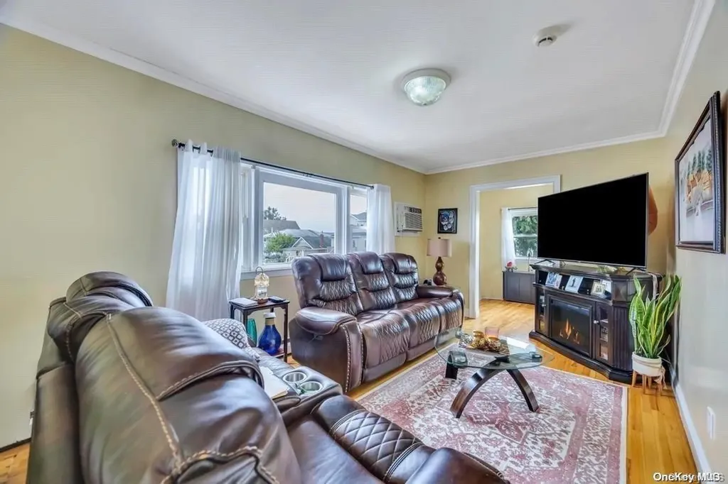185 Quebec Road Island Park NY 11558