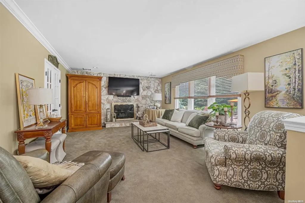 6 Northside Circle Smithtown NY 11787