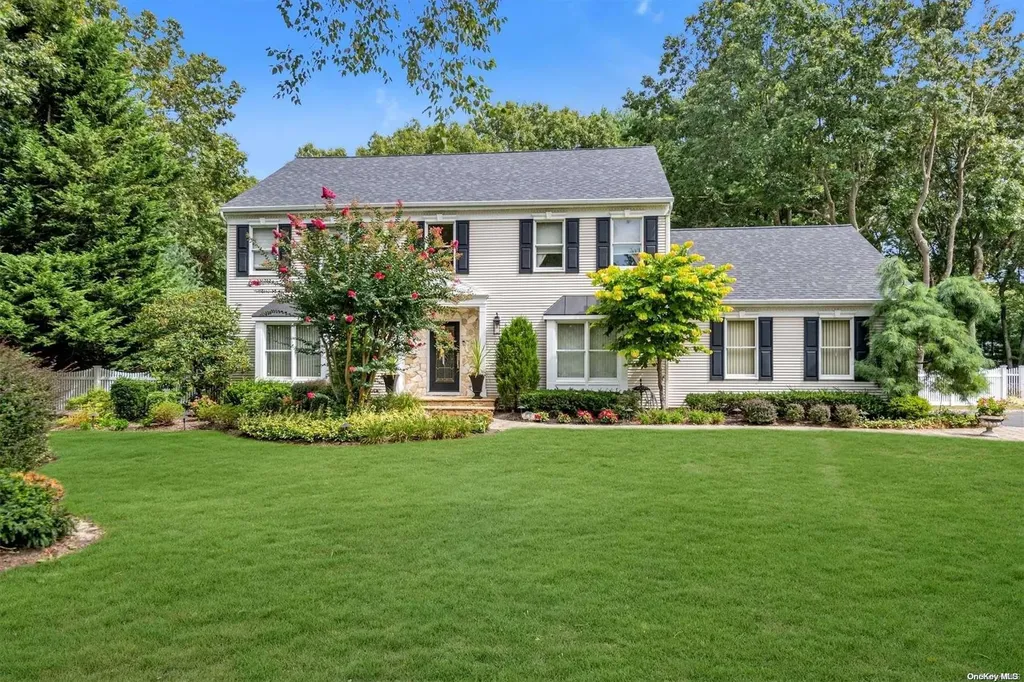 6 Northside Circle Smithtown NY 11787
