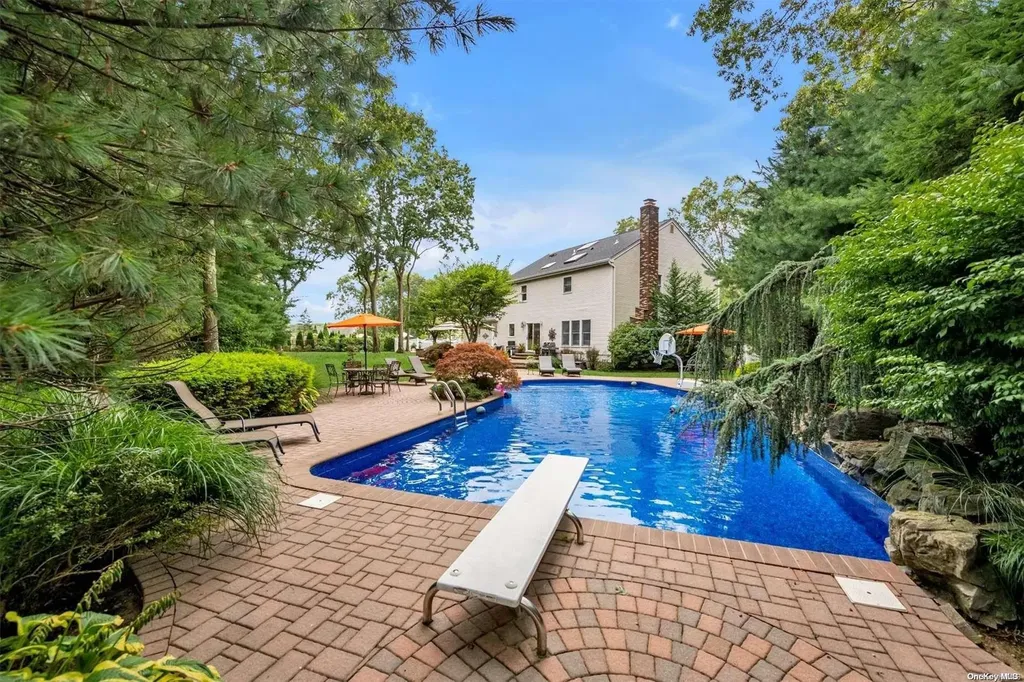 6 Northside Circle Smithtown NY 11787