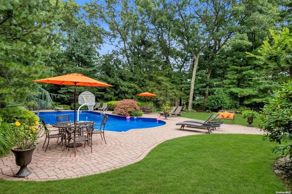 6 Northside Circle Smithtown NY 11787