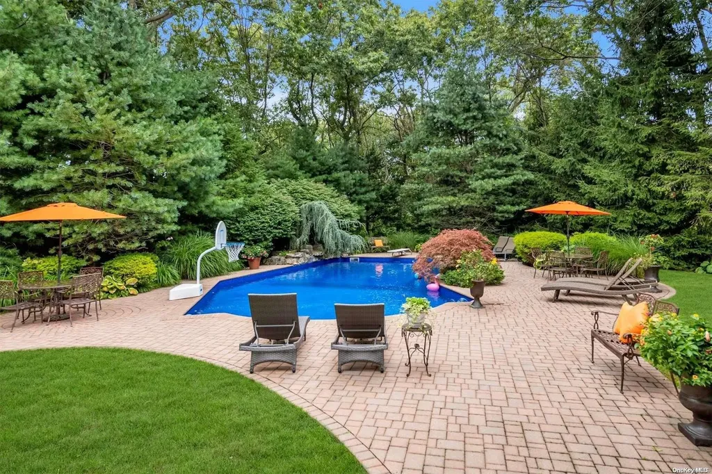 6 Northside Circle Smithtown NY 11787