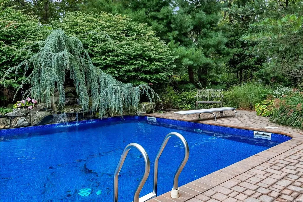 6 Northside Circle Smithtown NY 11787