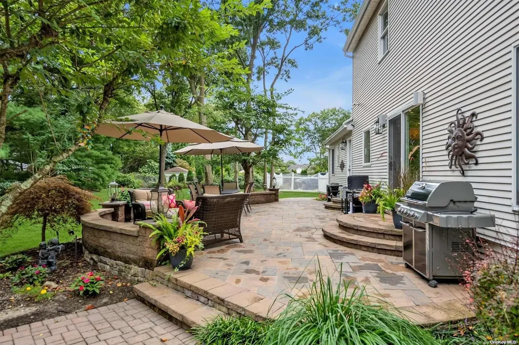 6 Northside Circle Smithtown NY 11787