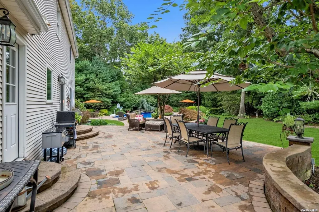 6 Northside Circle Smithtown NY 11787