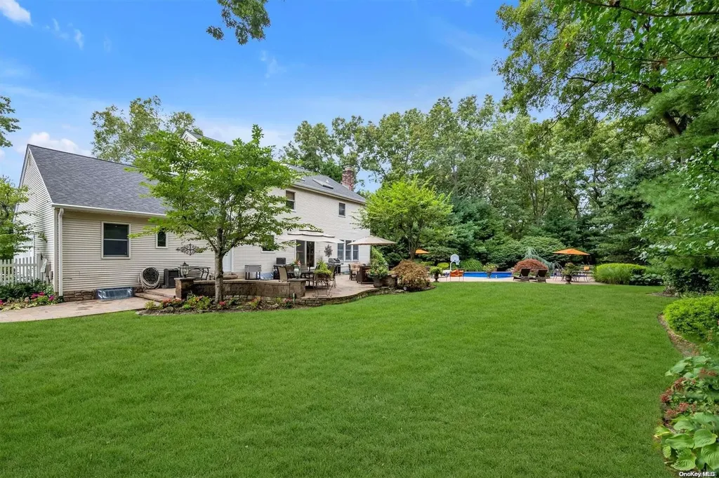 6 Northside Circle Smithtown NY 11787