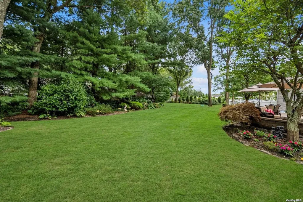 6 Northside Circle Smithtown NY 11787