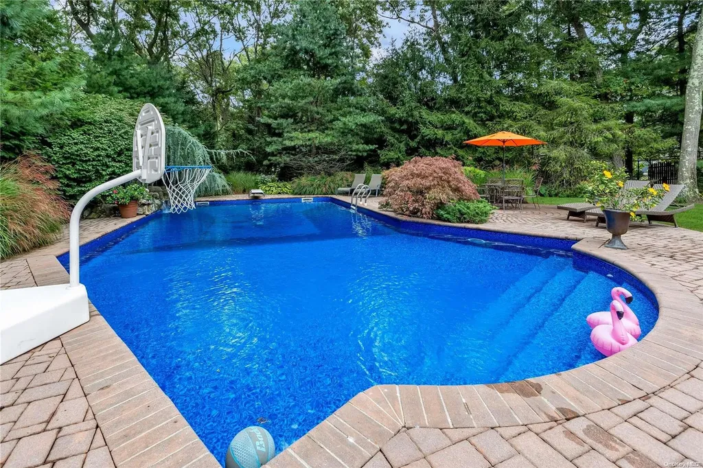 6 Northside Circle Smithtown NY 11787