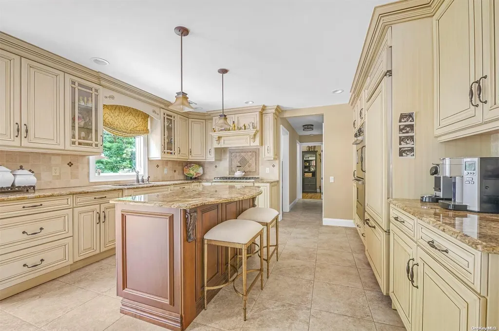 6 Northside Circle Smithtown NY 11787