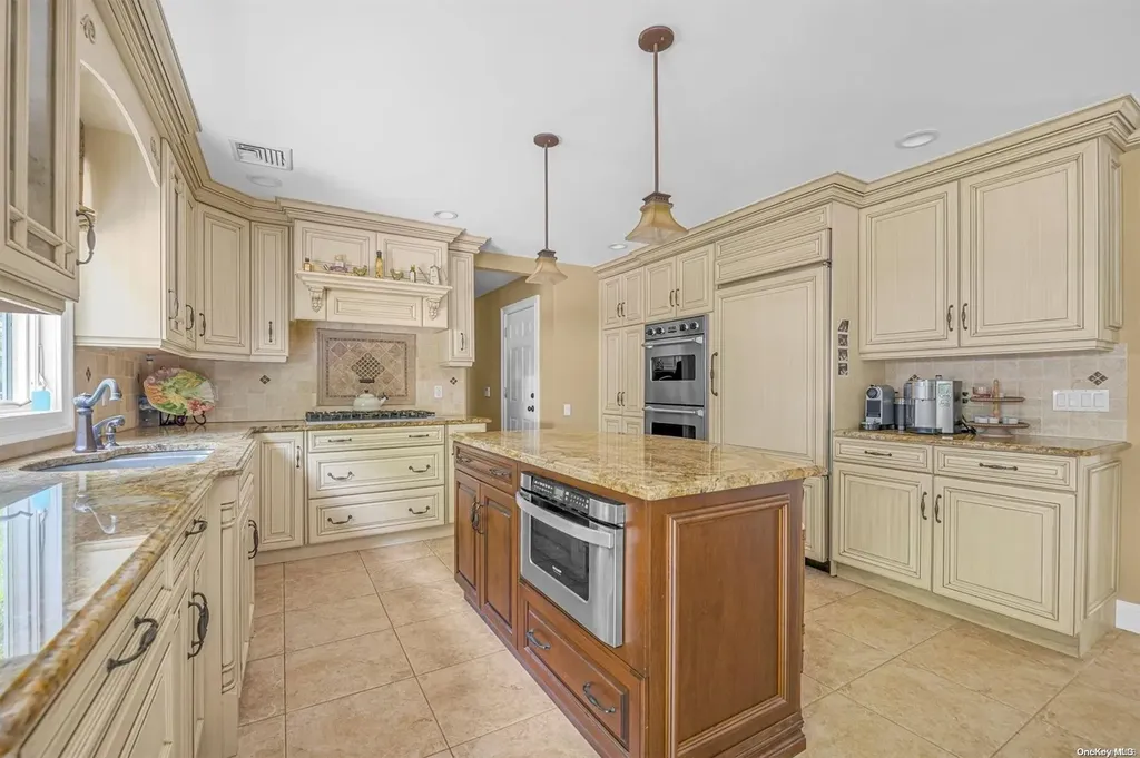 6 Northside Circle Smithtown NY 11787