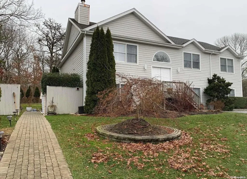 1a Jackson Avenue Hampton Bays NY 11946