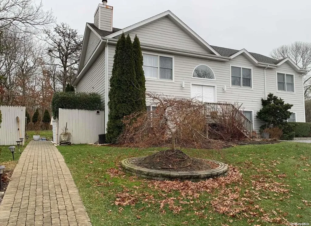 1a Jackson Avenue Hampton Bays NY 11946