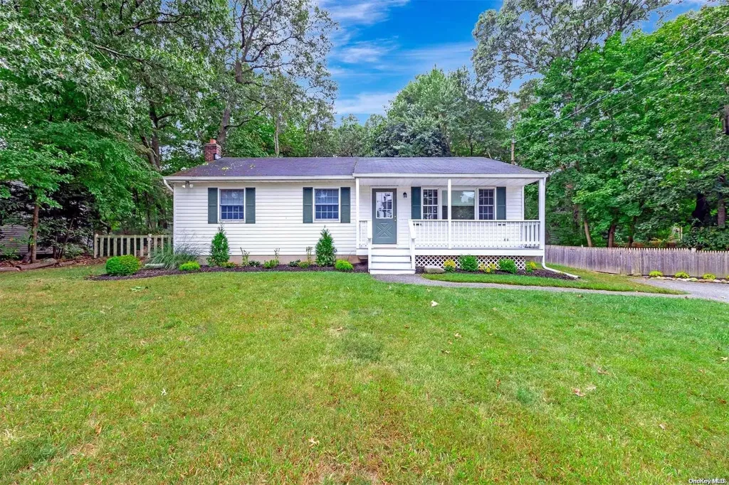 383 Twilight Lane Smithtown NY 11787