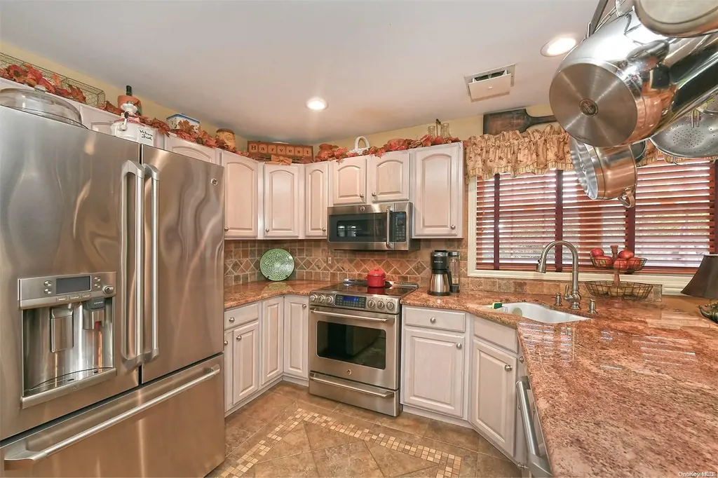 185 Maple Avenue Smithtown NY 11787