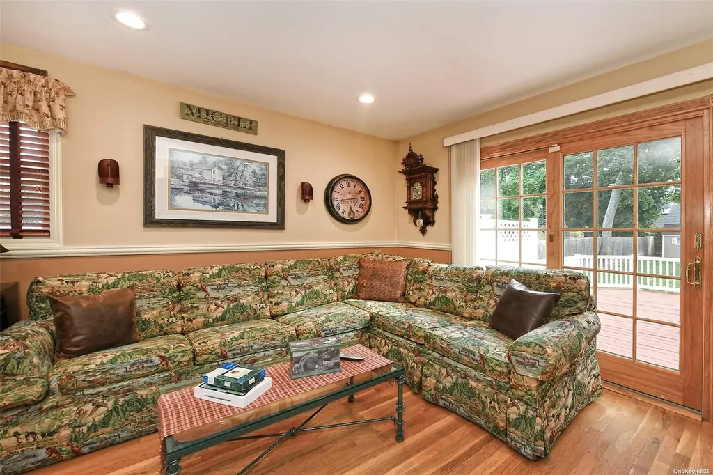 185 Maple Avenue Smithtown NY 11787