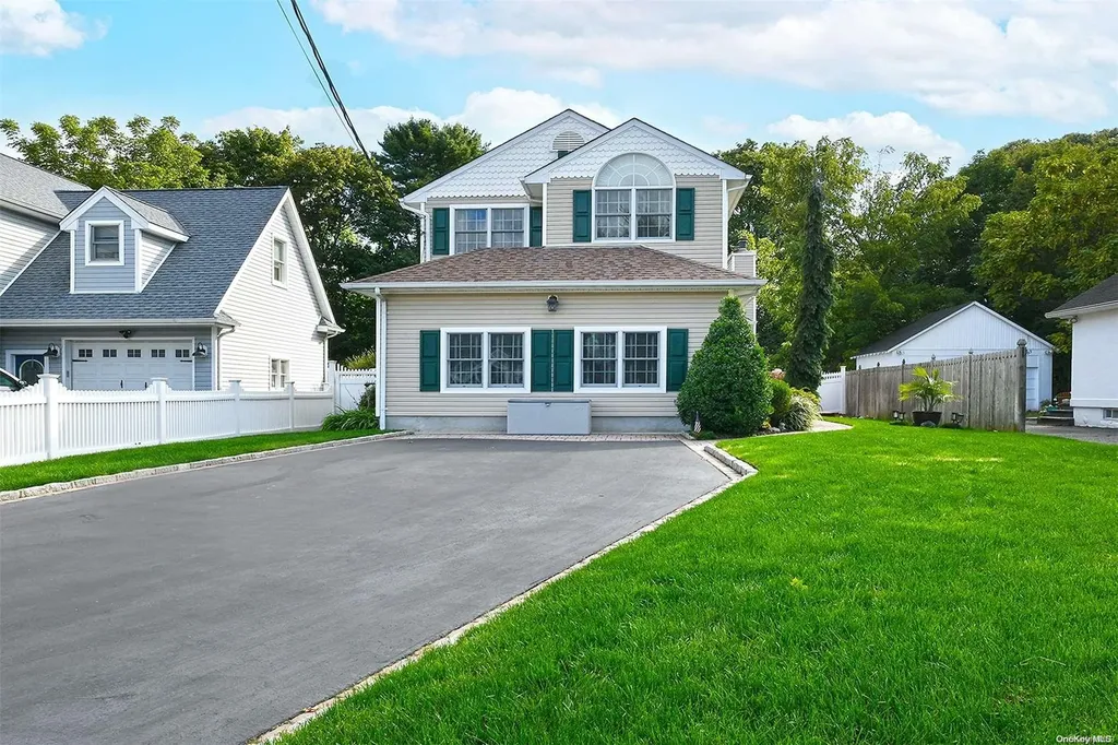 185 Maple Avenue Smithtown NY 11787