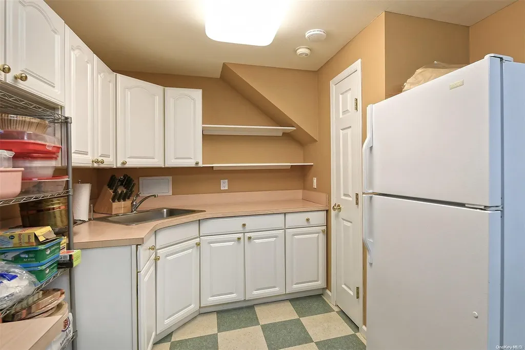 185 Maple Avenue Smithtown NY 11787