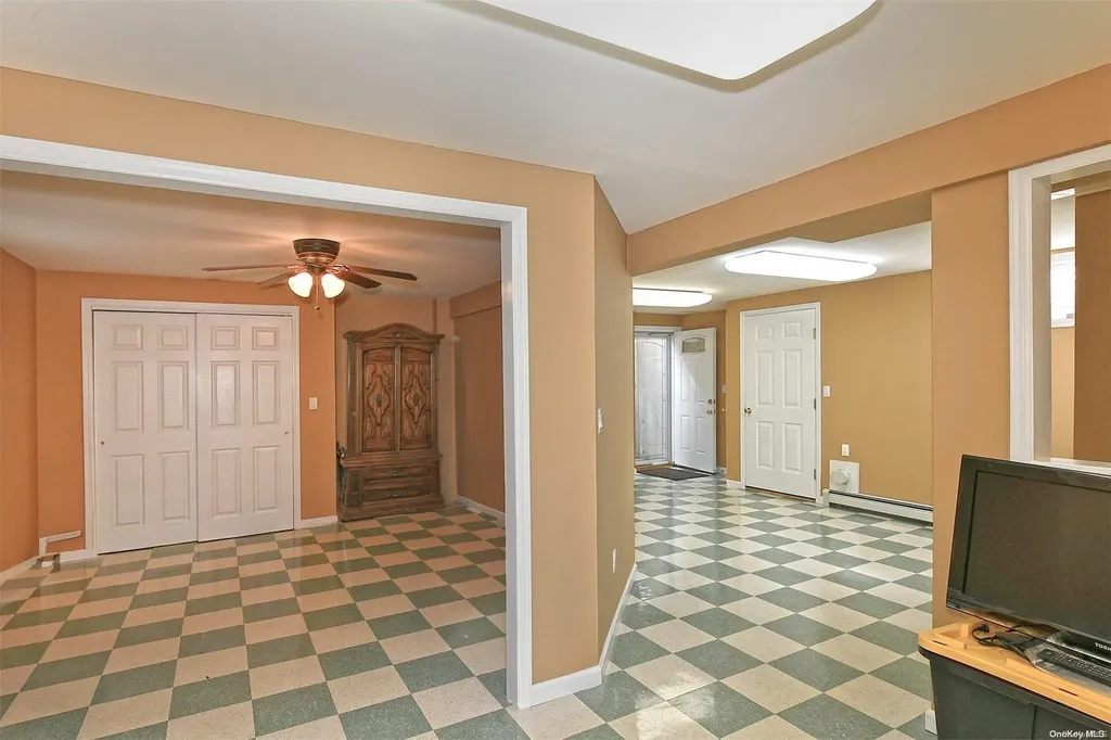 185 Maple Avenue Smithtown NY 11787