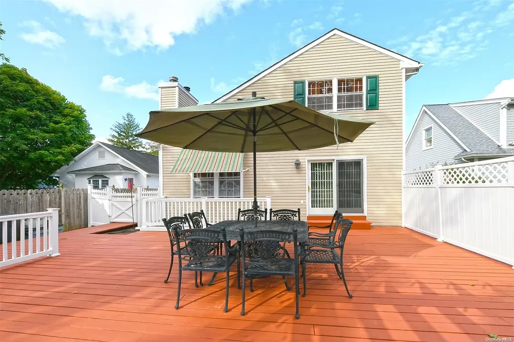 185 Maple Avenue Smithtown NY 11787